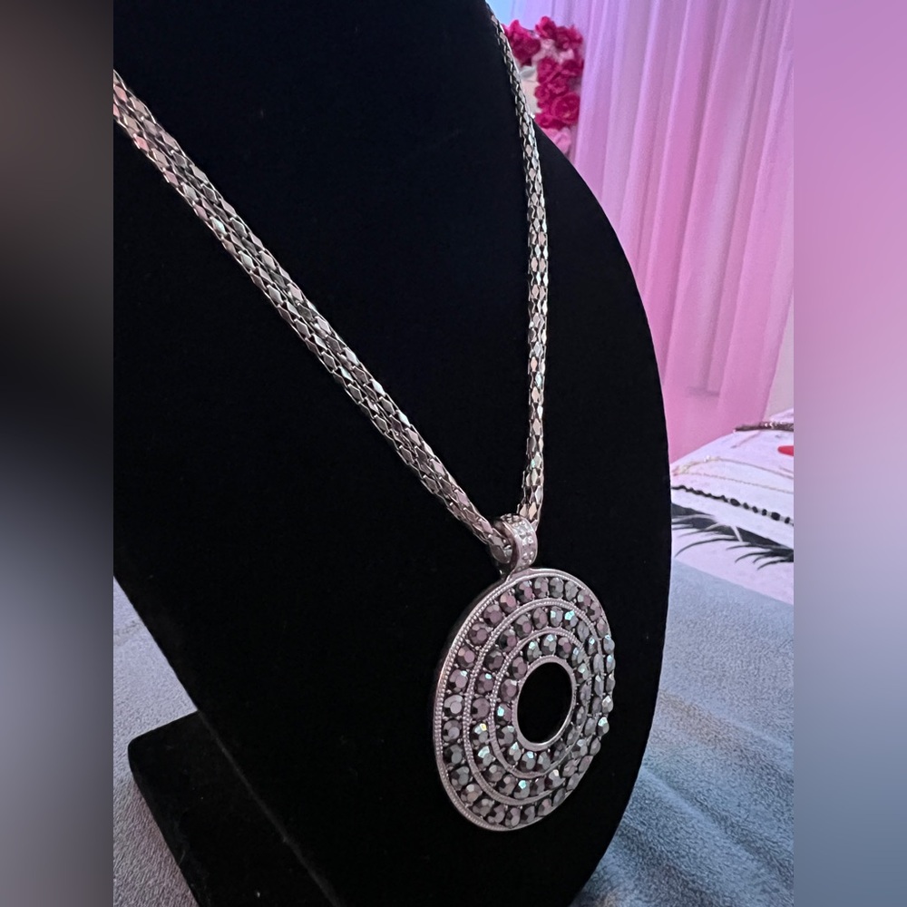 Elegant Silver Pendant Necklace